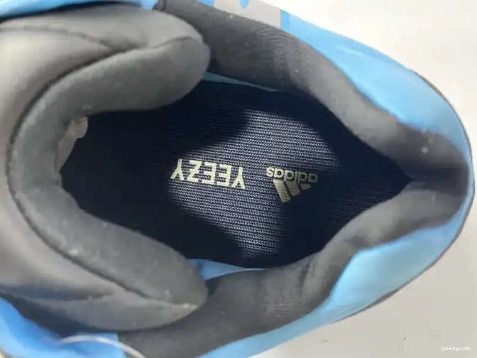Yeezy ADIDAS GZ3079 'Bright MNVN Cyan' 700 Boost 0520